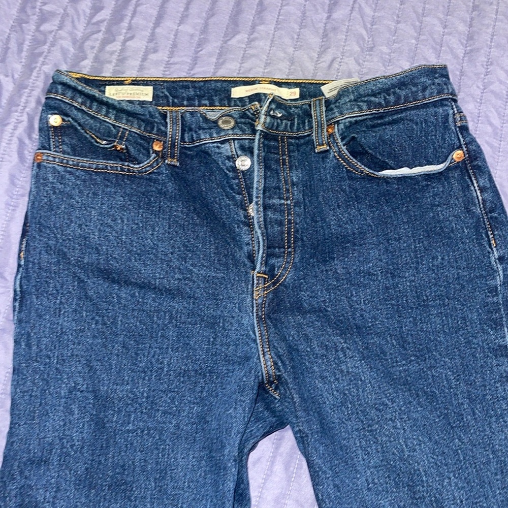 Levi’s wedgie straight size 29